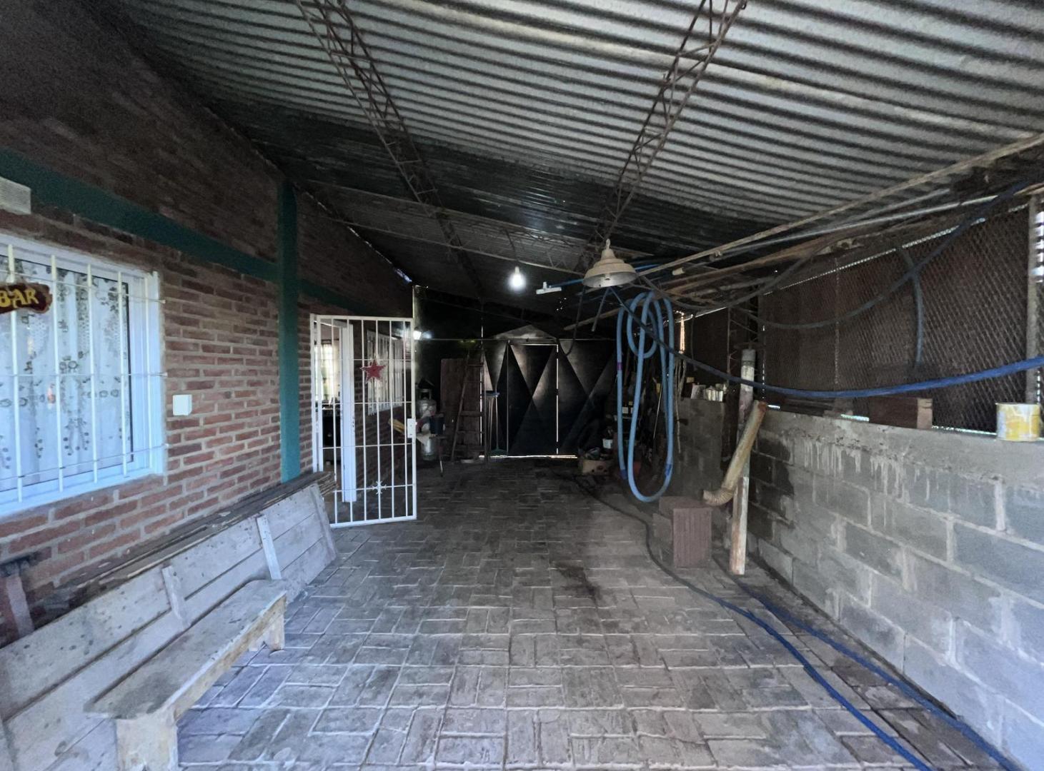Foto de EN VENTA - TERRENO CON DOS CASAS, PILETA Y PARRILLERO - COUNTRY 16, imagen 5