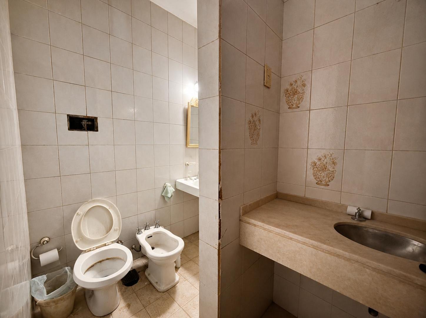 Foto de EN VENTA - CASA AL FRENTE DOS DORMITORIOS CON COCHERA - BARRIO LAS, imagen 4