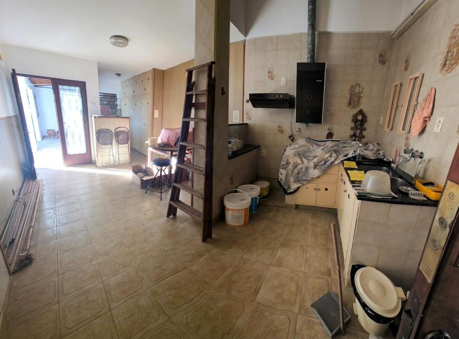 Foto de VENTA - CASA TRES DORMITORIOS CON COCHERA - LAS HERAS, imagen 2