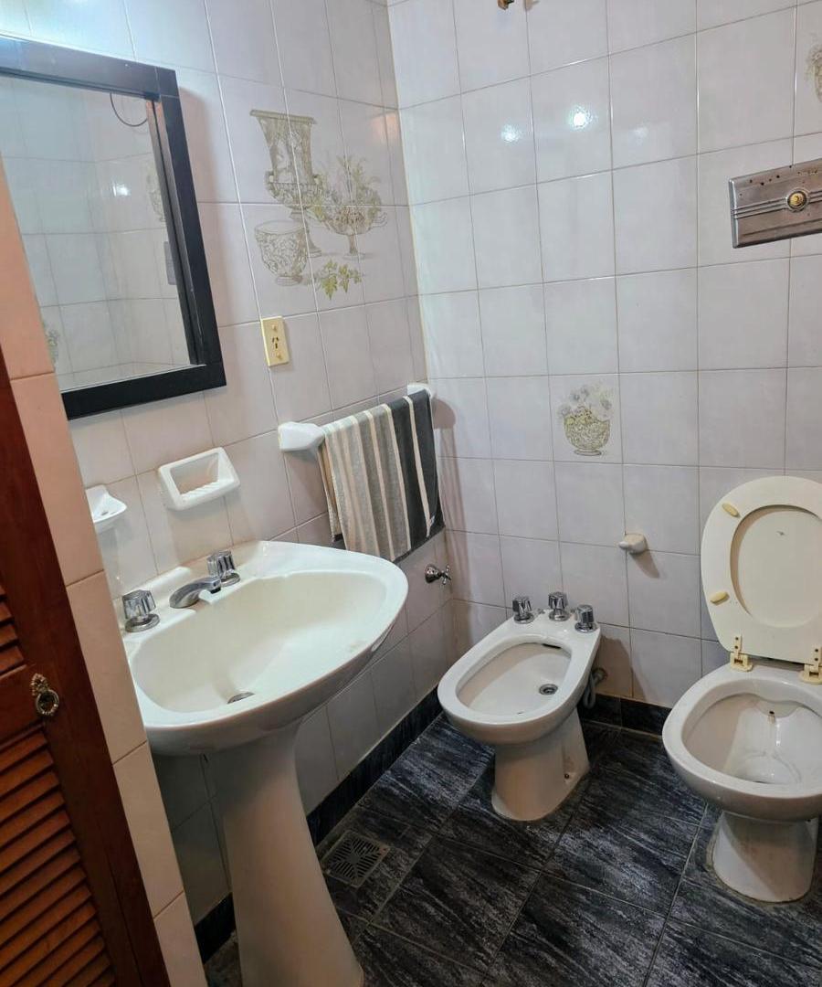 Foto de VENTA - CASA TRES DORMITORIOS CON COCHERA - LAS HERAS, imagen 5