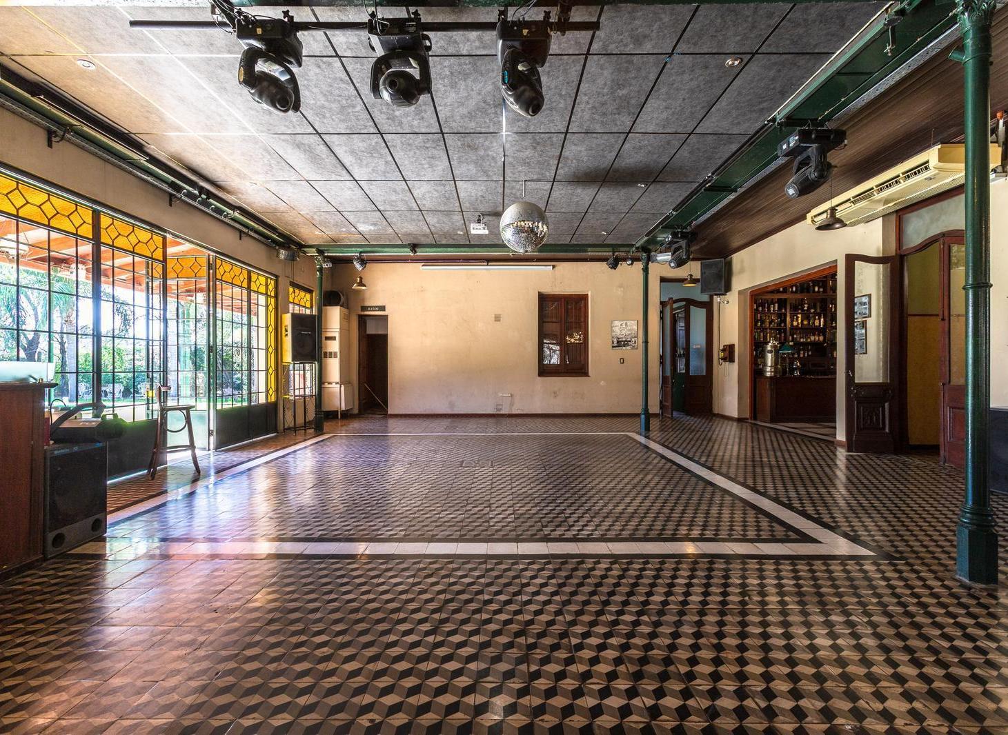 Foto de EN VENTA - IMPORTANTE SALÓN DE EVENTOS 3.124 M2 - SAN JERONIMO SUD, imagen 2