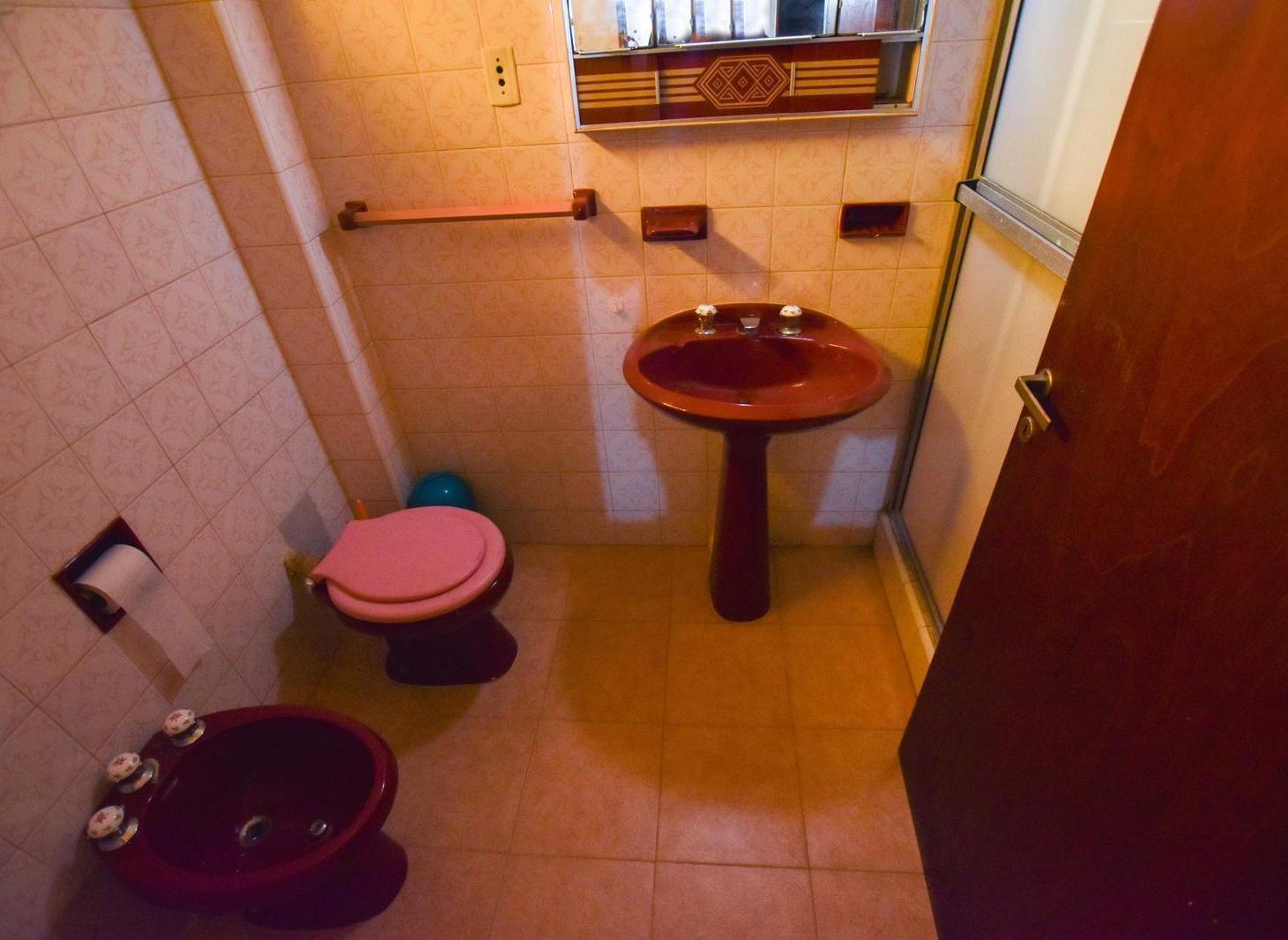 Foto de VENTA - CASA DE 4 DORMITORIOS COMODIN CON PATIO - BARRIO SALADILLO, imagen 5
