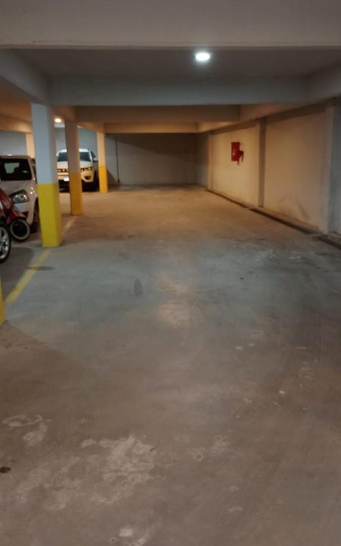Foto de VENTA - COCHERA GRANDE A ESTRENAR - BARRIO CENTRO, imagen 1