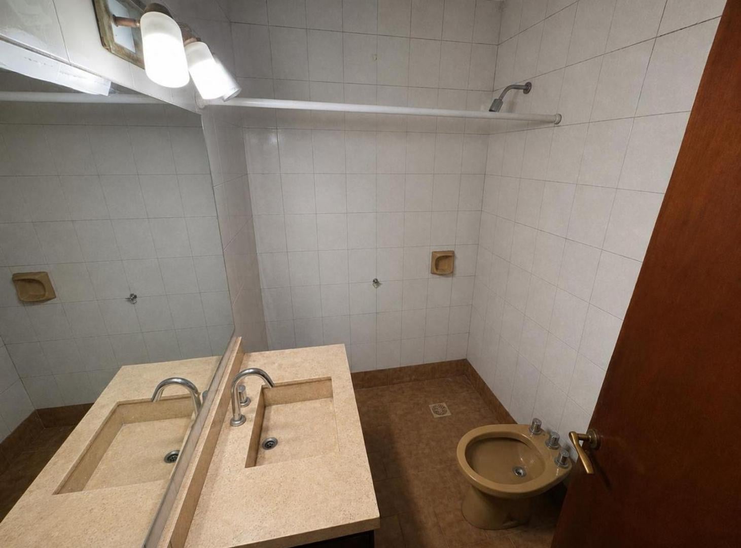 Foto de OPORTUNIDAD! VENTA CASA CON AMPLIO PATIO EN EMPALME GRANEROS - APTO, imagen 1