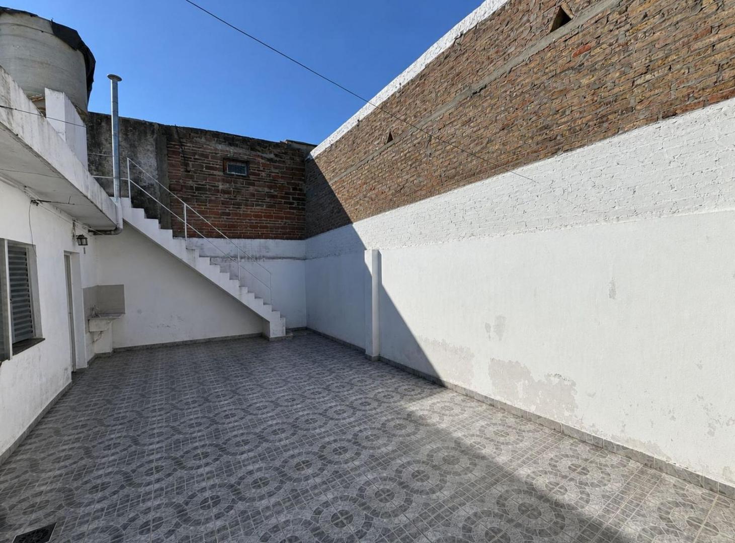 Foto de OPORTUNIDAD! VENTA CASA CON AMPLIO PATIO EN EMPALME GRANEROS - APTO, imagen 5