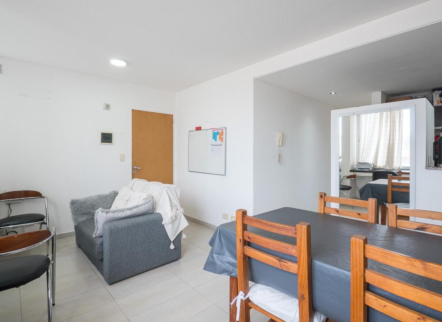 Foto de VENTA - DEPARTAMENTO UN DORMITORIO CON QUINCHO - BARRIO ECHESORTU, imagen 2