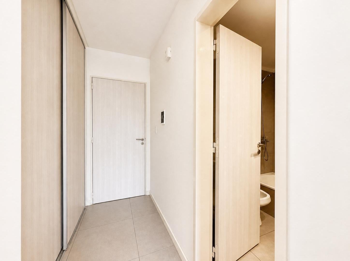 Foto de EN VENTA- DEPARTAMENTO MONOAMBIENTE - BALCON CON PARRILLERO - CENTRO, imagen 2