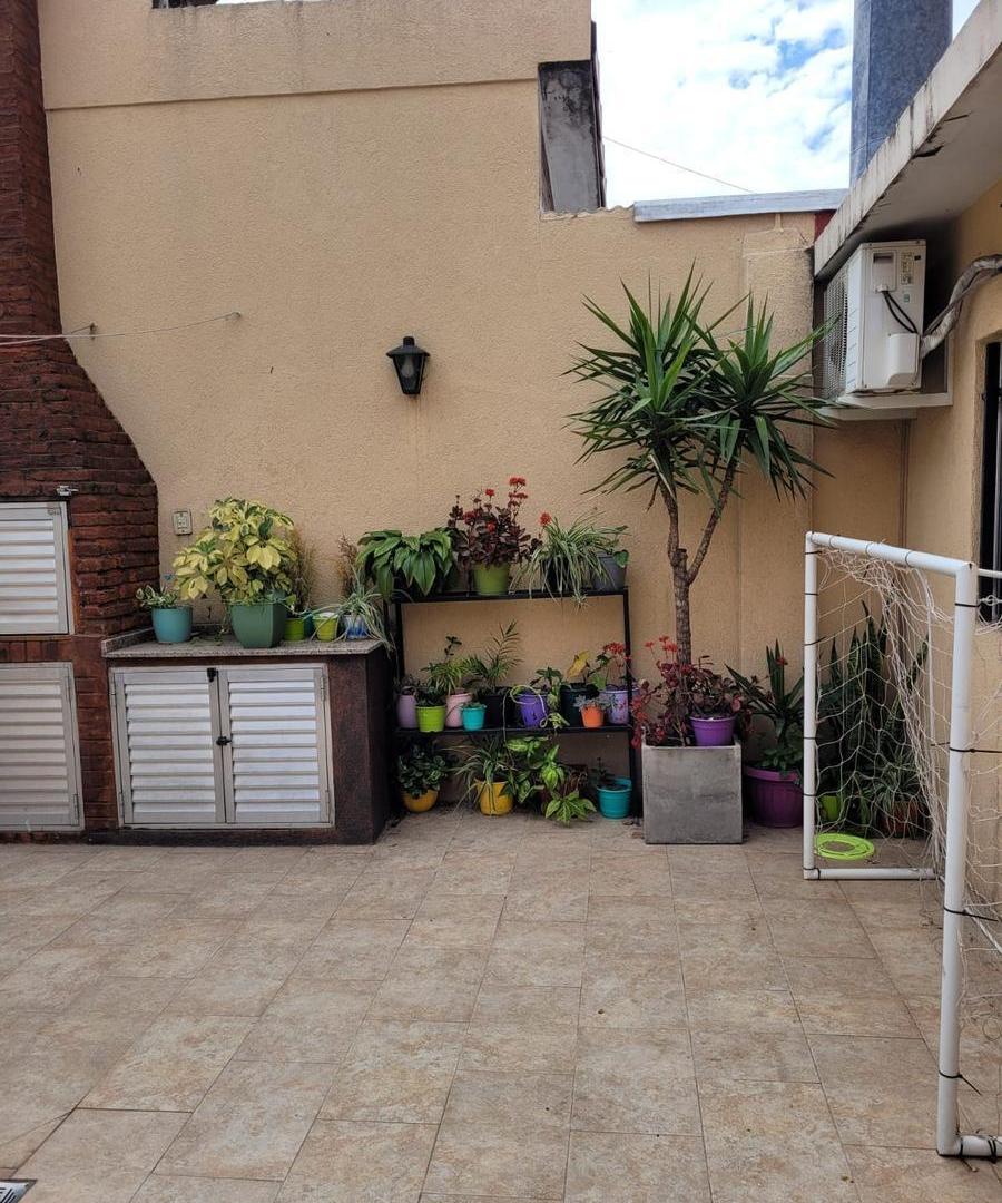 Foto de VENTA Casa 2 Dormitorios más comodín con cochera, Barrio General Las, imagen 3