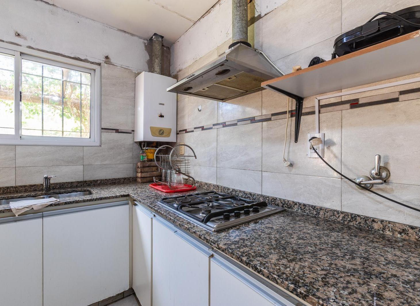 Foto de VENTA - CASA 4 DORMITORIOS, GARAGE Y PATIO - BELLA VISTA, imagen 1