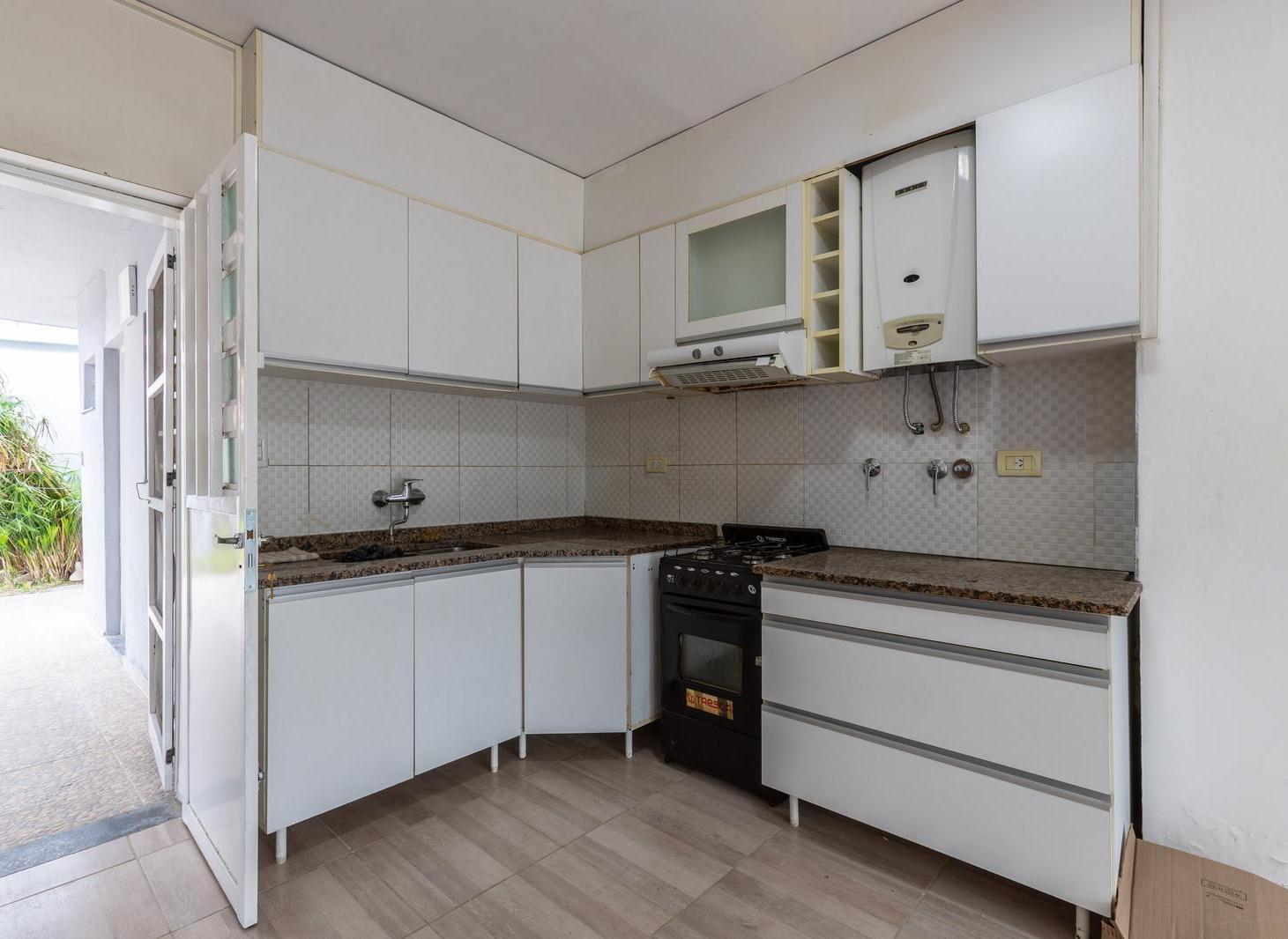 Foto de VENTA - CASA TRES DORMITORIOS - BARRIO REFINERIA, imagen 1
