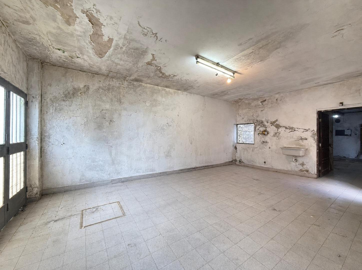 Foto de VENTA - CASA A REFACCIONAR DOS DORMITORIOS CON PATIO - BARRIO LAS HERAS, imagen 4