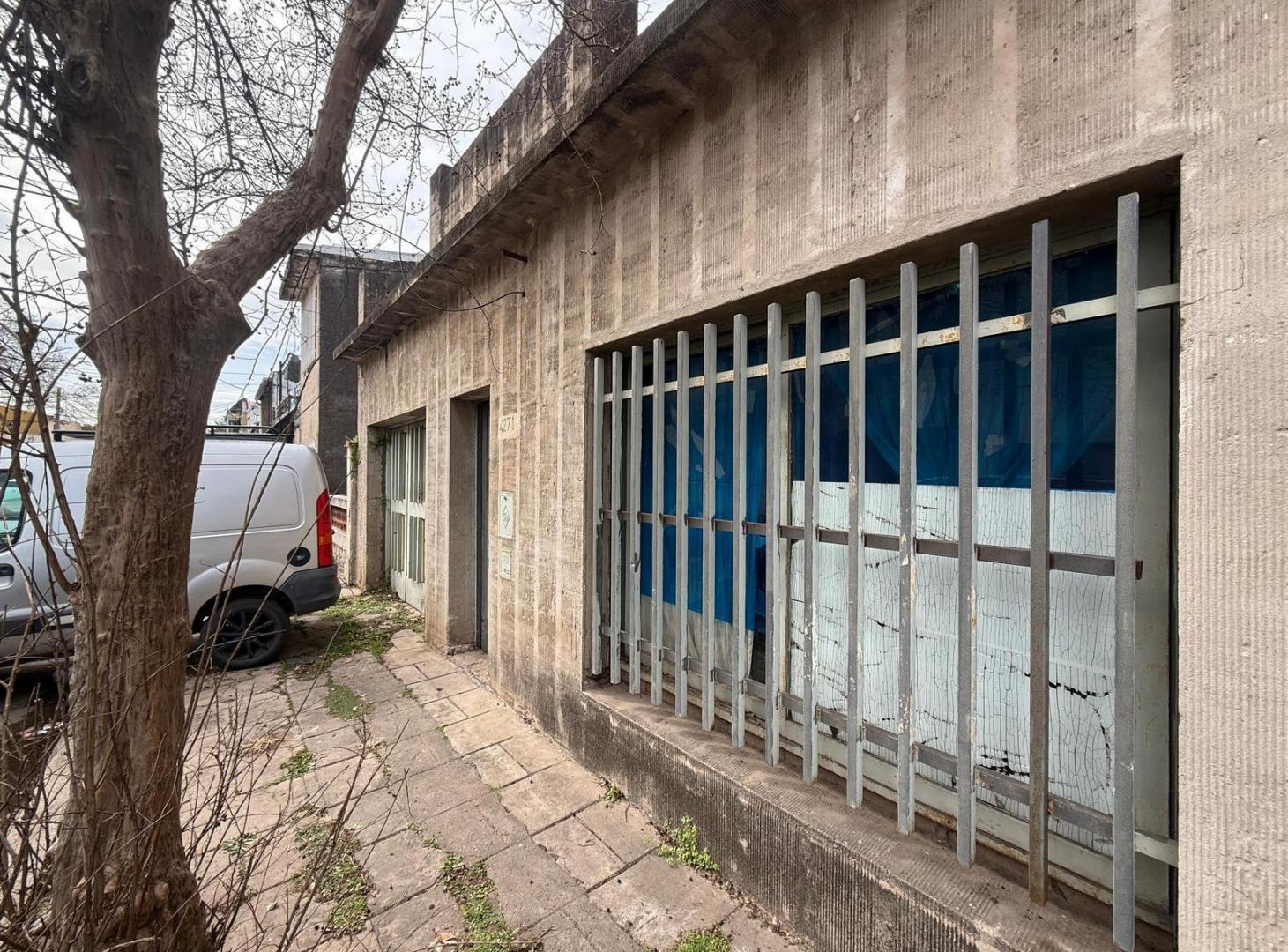 Foto de VENTA - CASA A REFACCIONAR DOS DORMITORIOS CON PATIO - BARRIO LAS HERAS, imagen 3