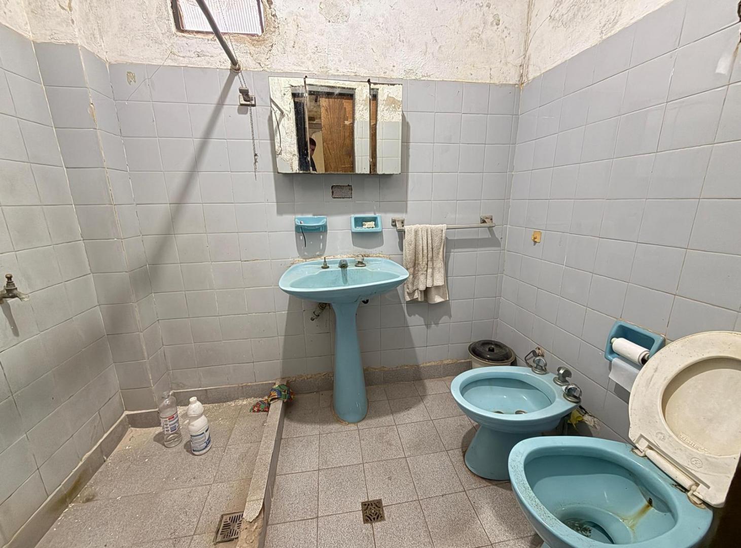 Foto de VENTA - CASA A REFACCIONAR DOS DORMITORIOS CON PATIO - BARRIO LAS HERAS, imagen 5