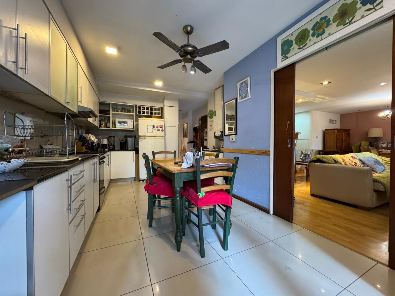 Foto de VENTA - PISO EXCLUSIVO 2 DORMITORIOS CON BALCÓN, PATIO, QUINCHO Y, imagen 3
