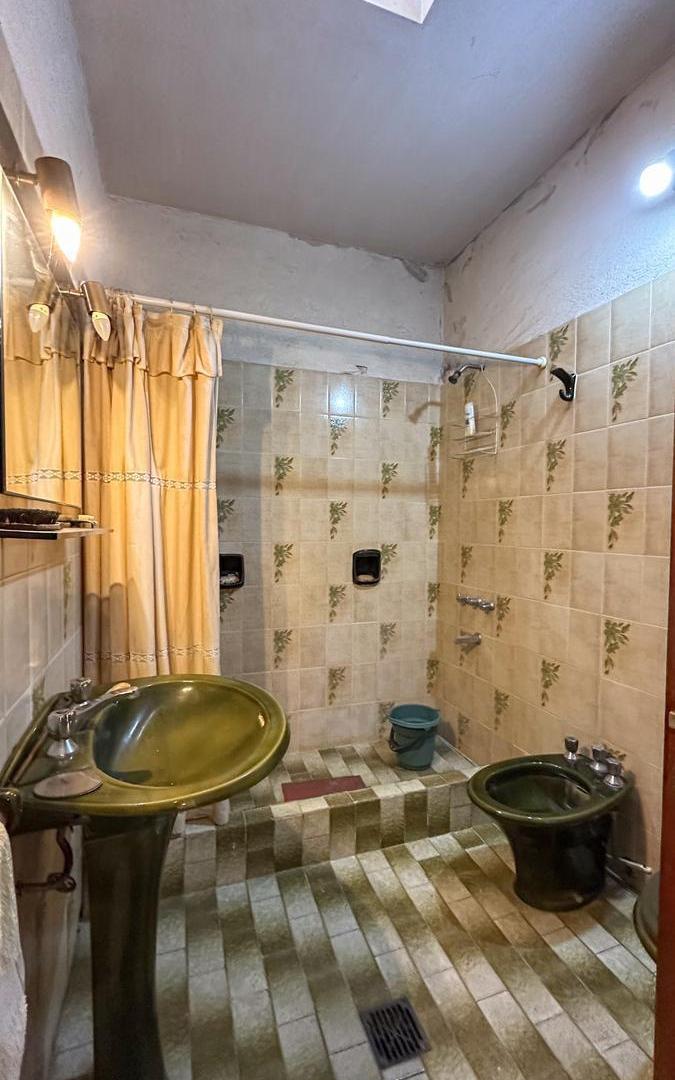 Foto de EN VENTA CASA DE TRES DORMITORIOS A REFACCIONAR EN BARRIO LAS HERAS, imagen 5