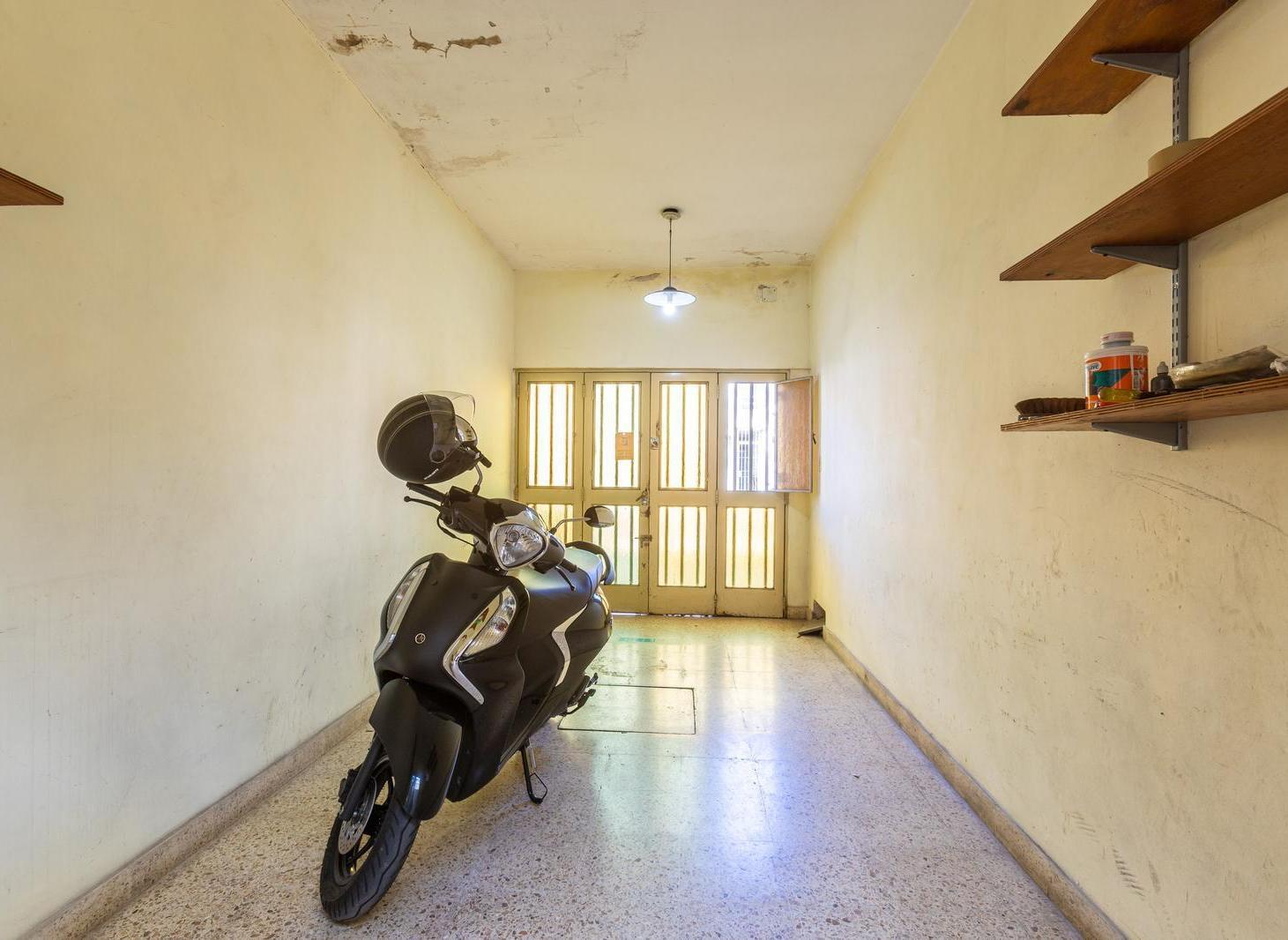 Foto de EN VENTA CASA DE TRES DORMITORIOS A REFACCIONAR EN BARRIO LAS HERAS, imagen 4