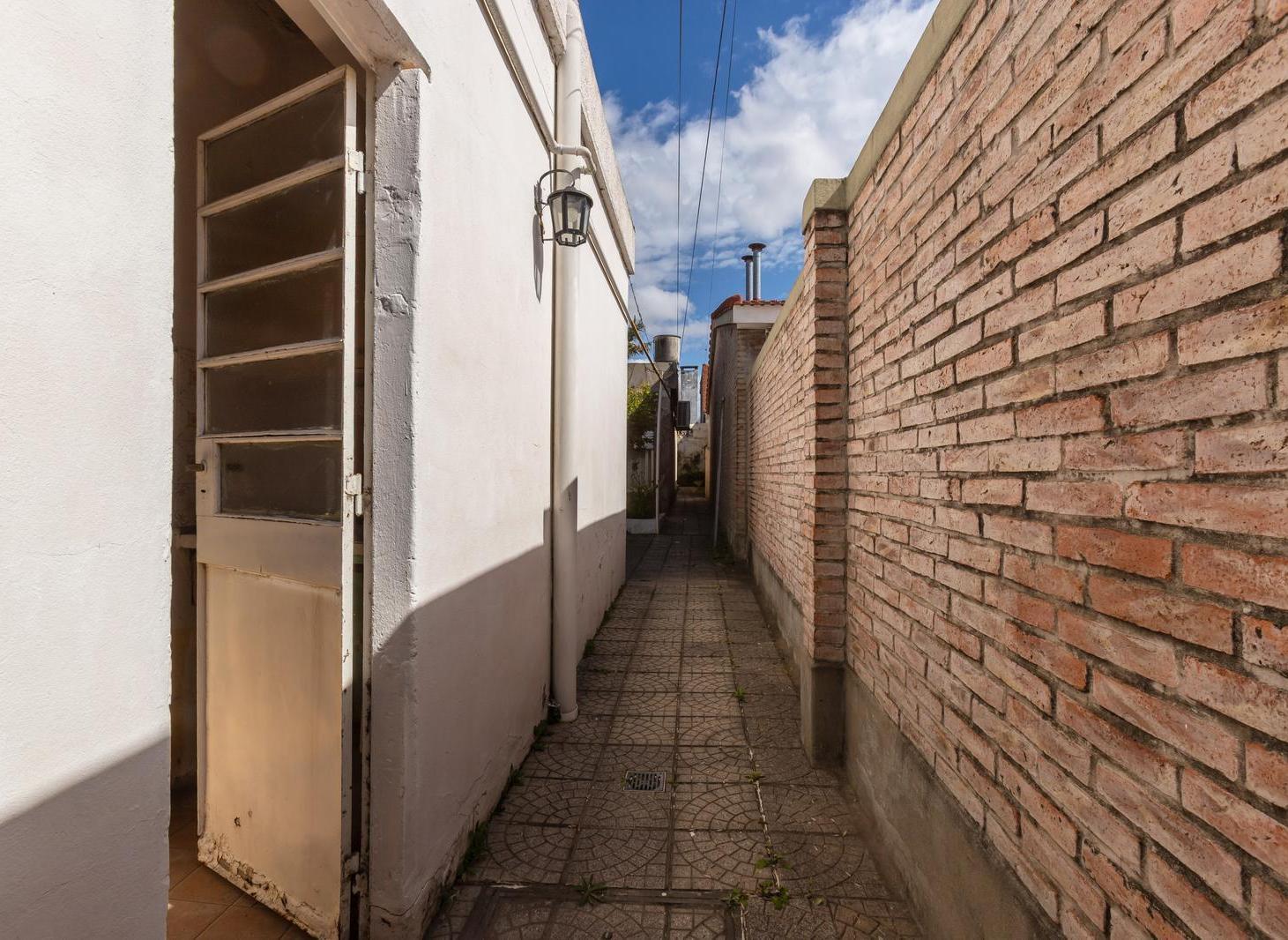 Foto de VENTA CASA CUATRO DORMITORIOS EN BARRIO INDUSTRIAL, imagen 2