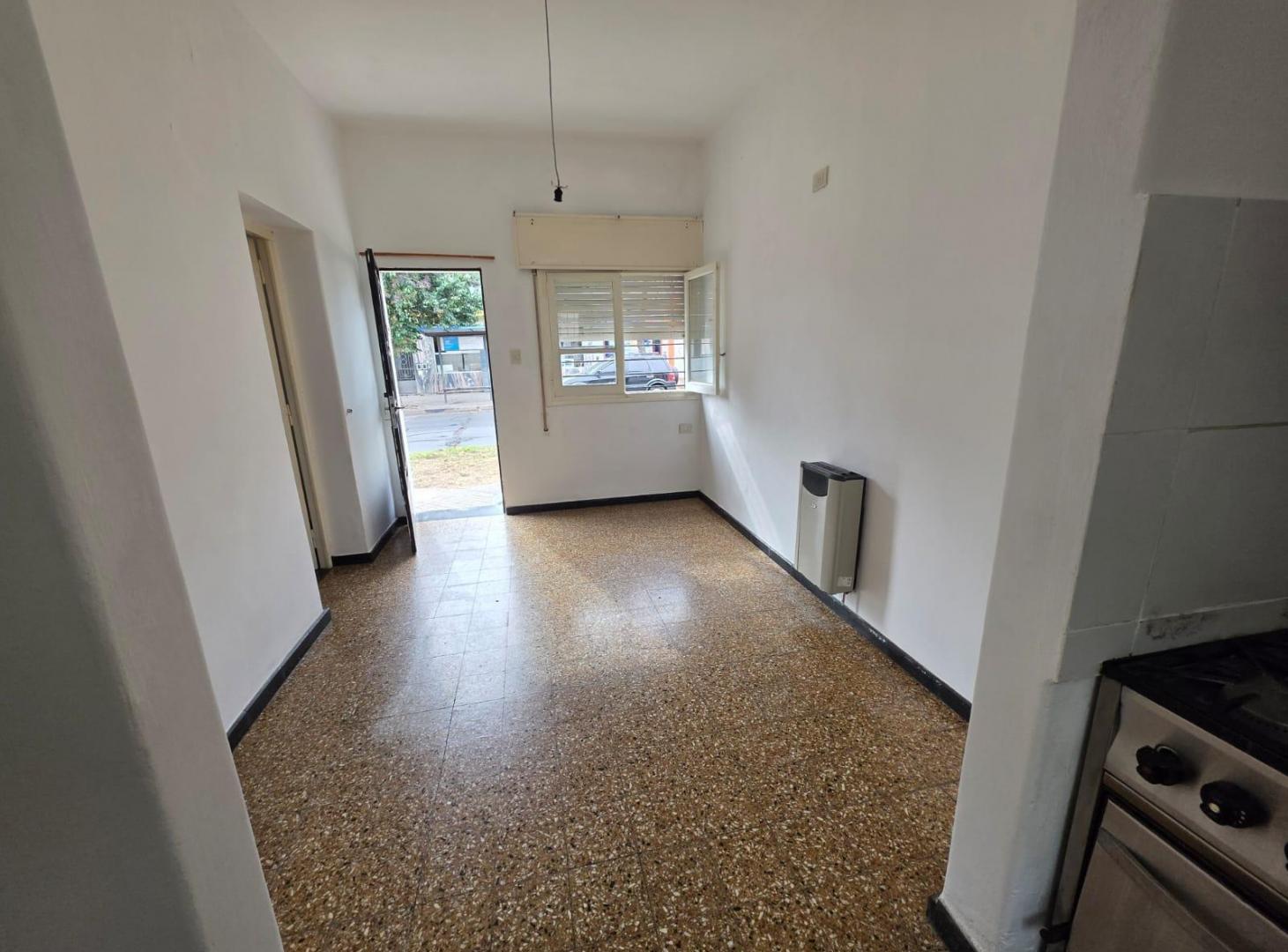 Foto de VENTA CASA DE UN DORMITORIO AL FRENTE BARRIO LUDUEÑA, imagen 4