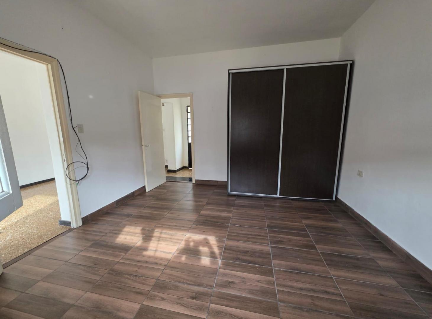 Foto de VENTA CASA DE UN DORMITORIO AL FRENTE BARRIO LUDUEÑA, imagen 1