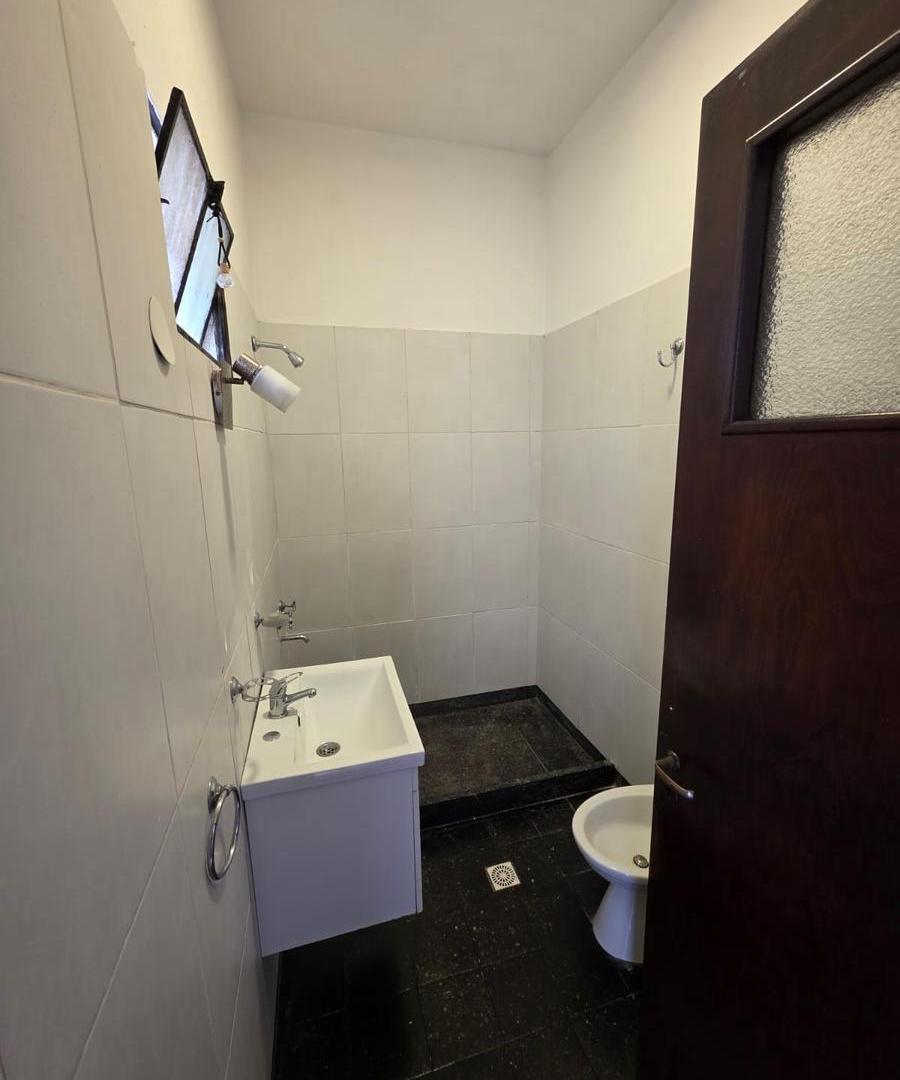 Foto de VENTA CASA DE UN DORMITORIO AL FRENTE BARRIO LUDUEÑA, imagen 5