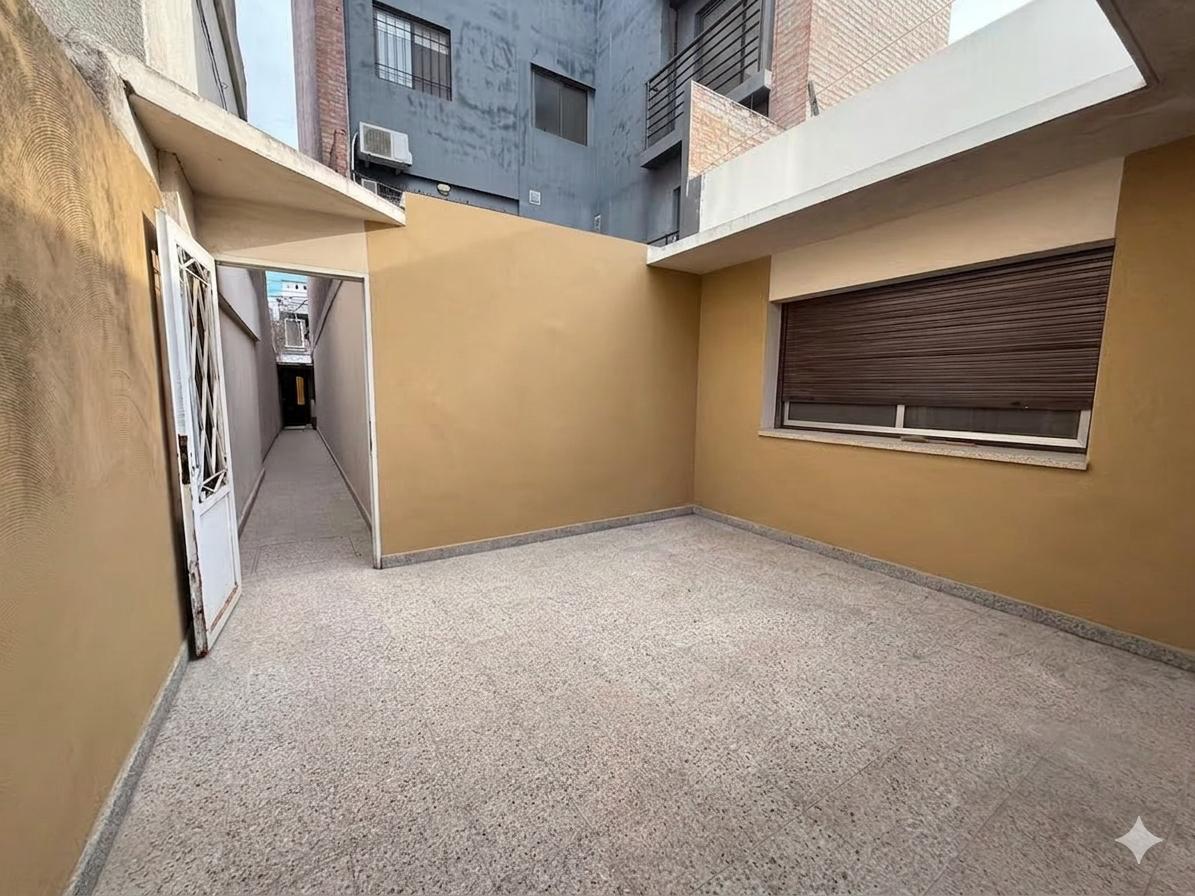 Foto de VENTA CASA DE PASILLO ÚNICO DOS DORMITORIOS Y PATIOS BARRIO NUESTRA, imagen 3