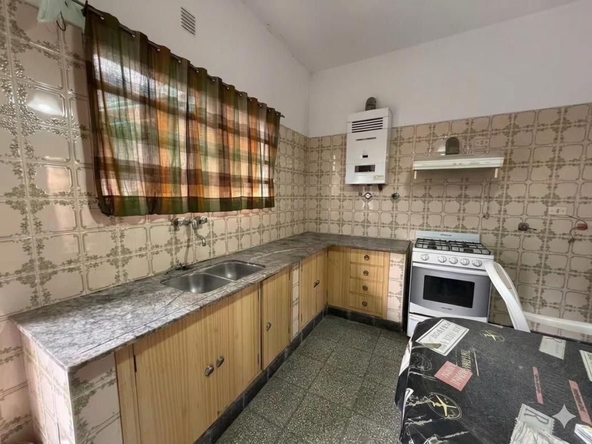 Foto de VENTA CASA DE PASILLO ÚNICO DOS DORMITORIOS Y PATIOS BARRIO NUESTRA, imagen 1
