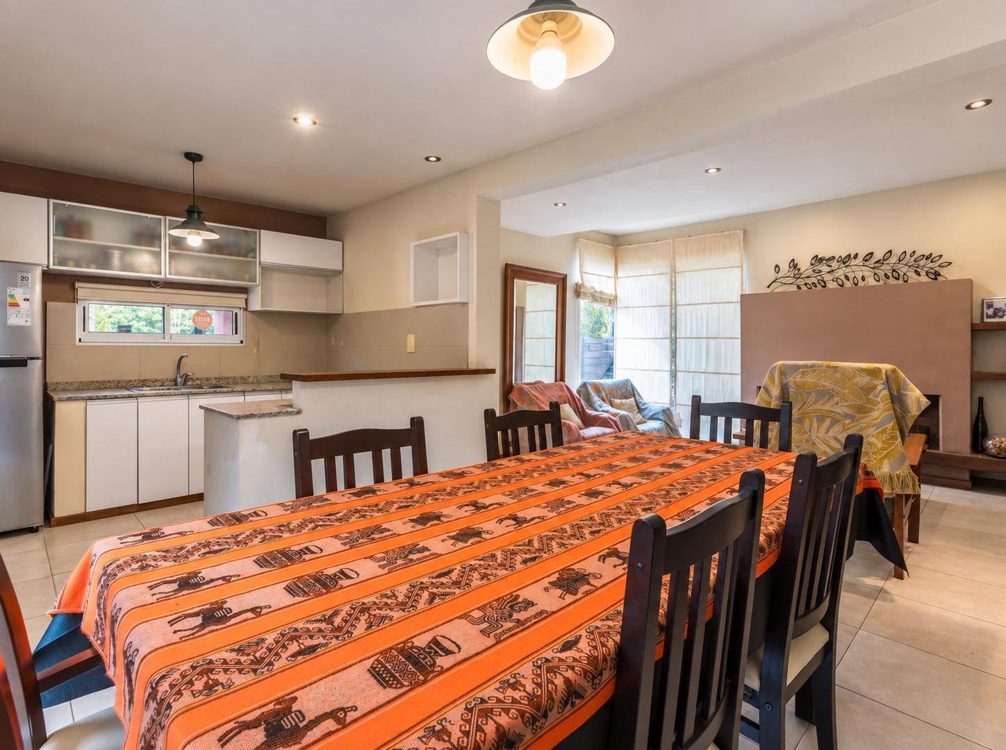 Foto de EN VENTA - CASA 4 DORMITORIOS CON PILETA Y PARRILLERO - COUNTRY CLUB, imagen 4