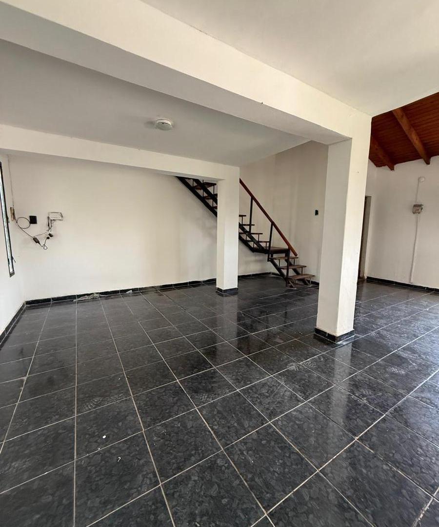 Foto de EN VENTA - CASA DE 1 DORMITORIO CON JARDÍN Y PILETA - COUNTRY 16, imagen 3