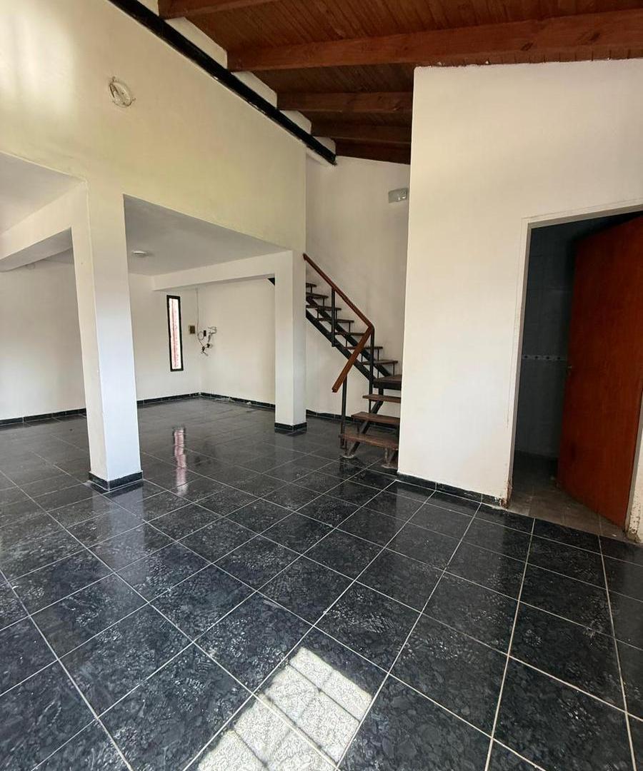 Foto de EN VENTA - CASA DE 1 DORMITORIO CON JARDÍN Y PILETA - COUNTRY 16, imagen 2