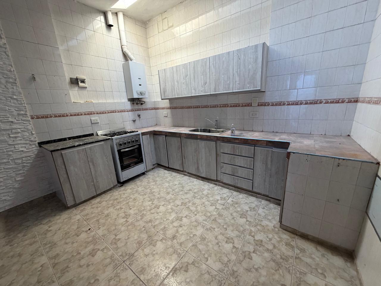 Foto de EN VENTA CASA DE PASILLO INTERNA DOS DORMITORIOS BARRIO LOURDES, imagen 5