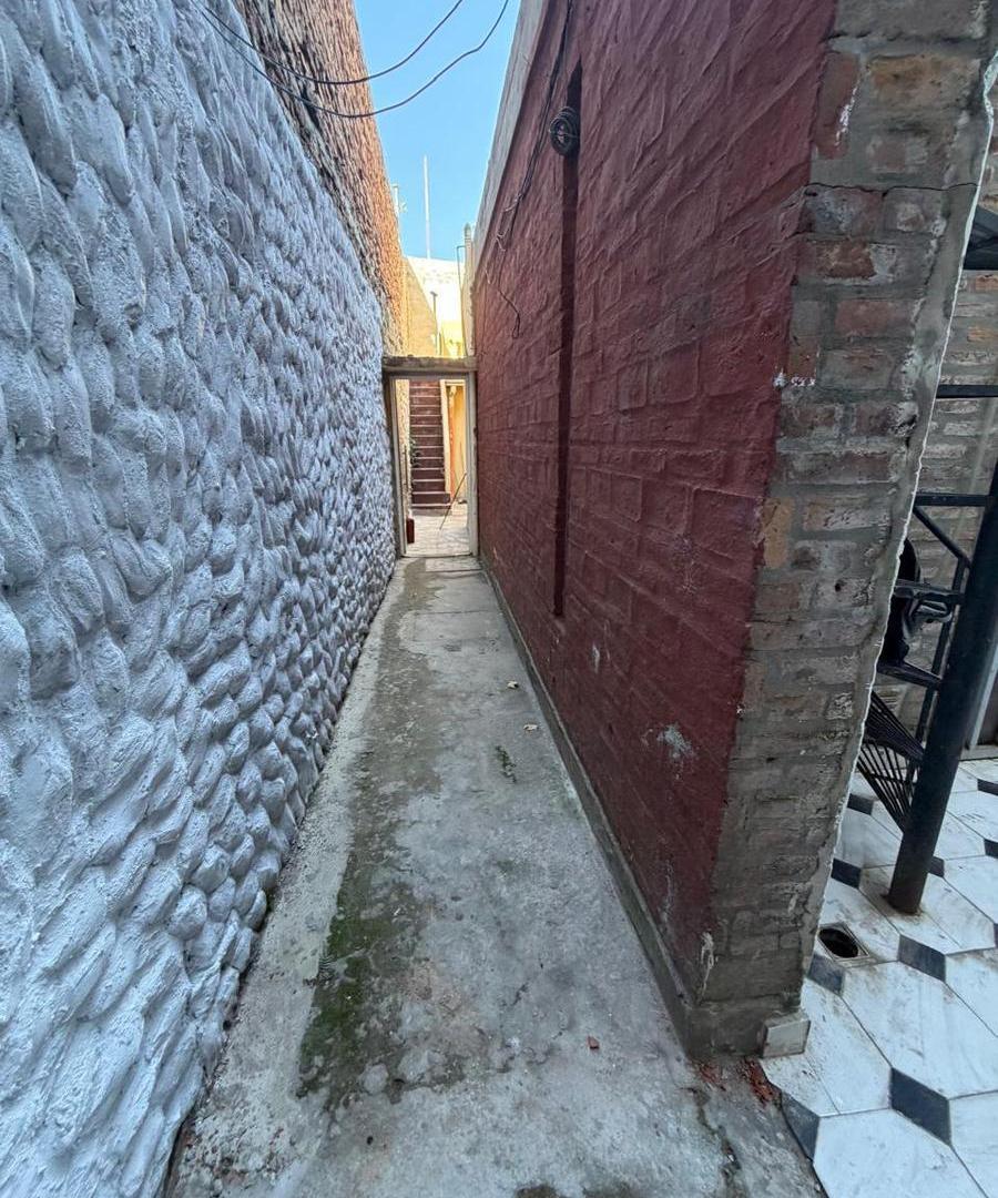 Foto de EN VENTA CASA DE PASILLO INTERNA DOS DORMITORIOS BARRIO LOURDES, imagen 3