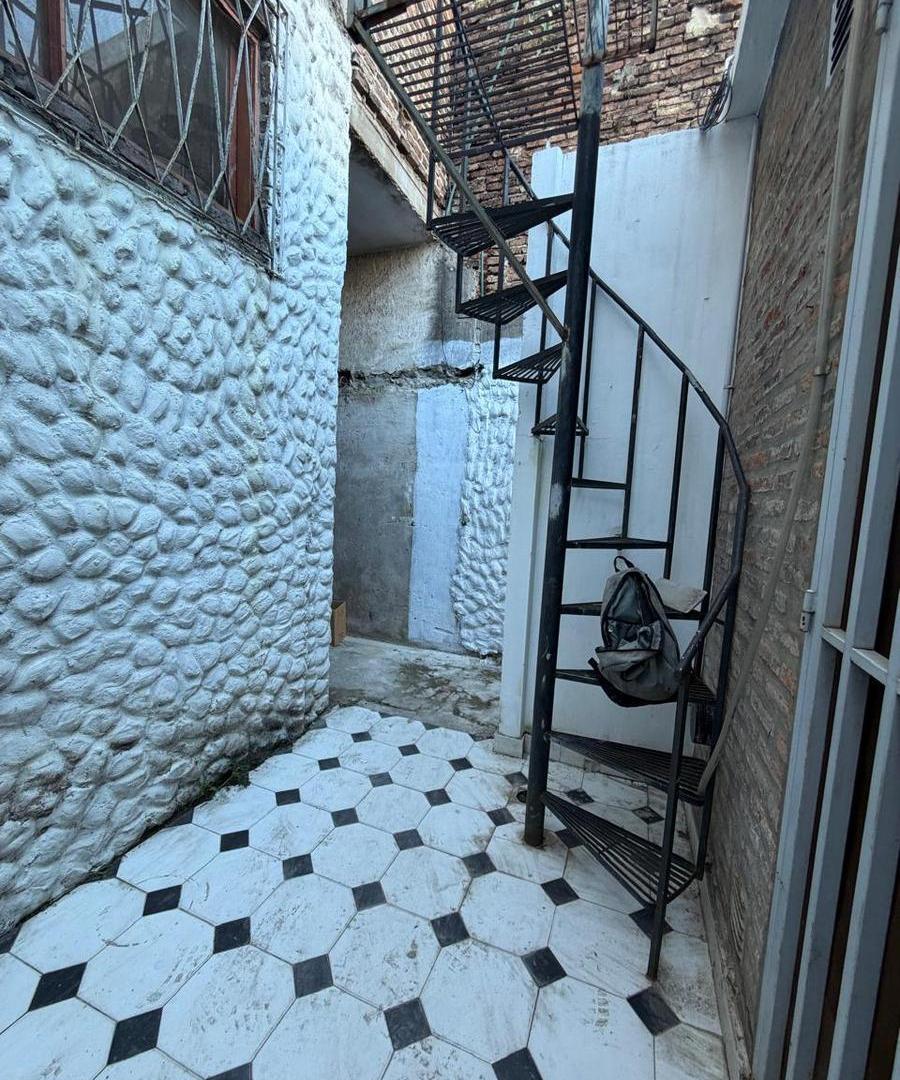 Foto de EN VENTA CASA DE PASILLO INTERNA DOS DORMITORIOS BARRIO LOURDES, imagen 4