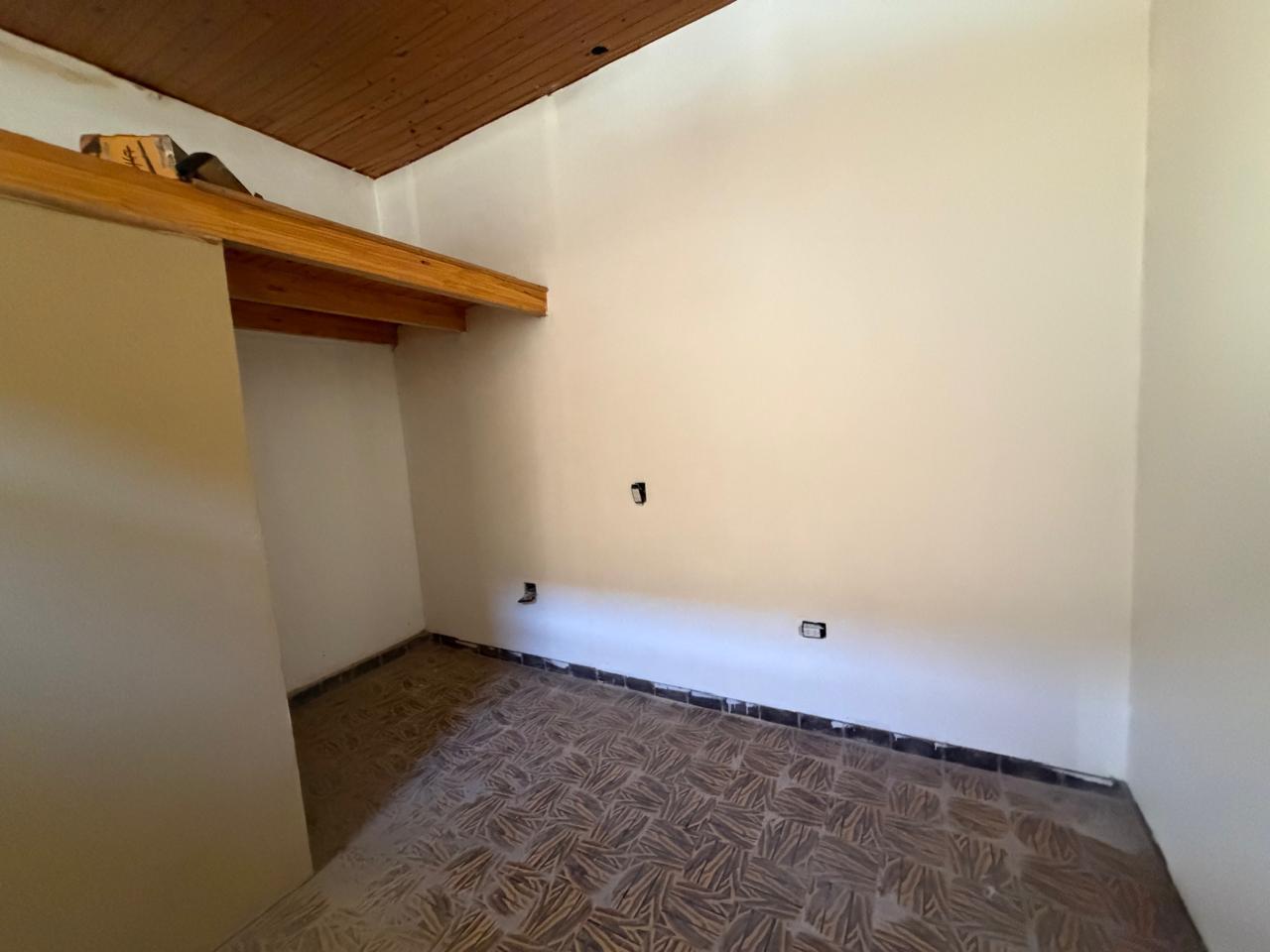 Foto de EN VENTA CASA DE PASILLO DOS DORMITORIOS BARRIO LOURDES, imagen 4