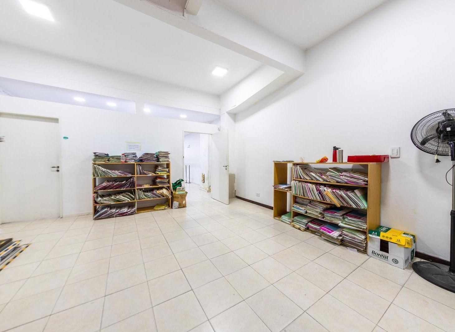 Foto de EN VENTA - LOCAL COMERCIAL AL FRENTE - BARRIO MICROCENTRO, imagen 5