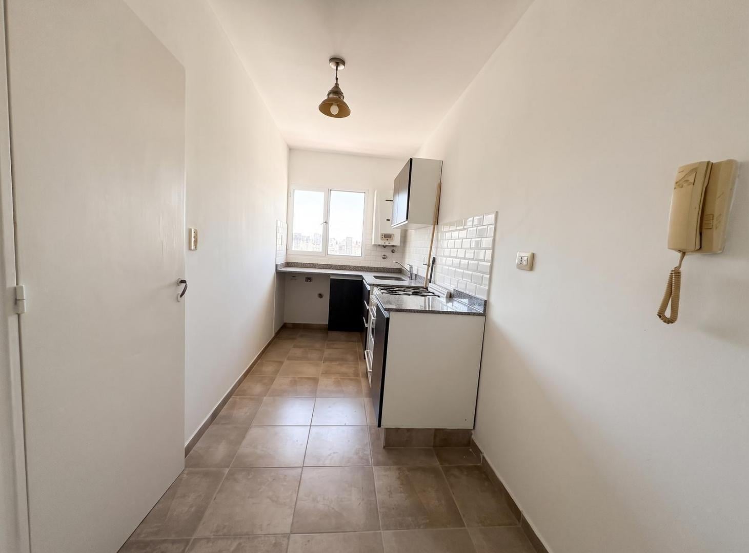 Foto de VENTA - DEPARTAMENTO UN DORMITORIO CON BALCON AL FRENTE - CENTRO, imagen 5