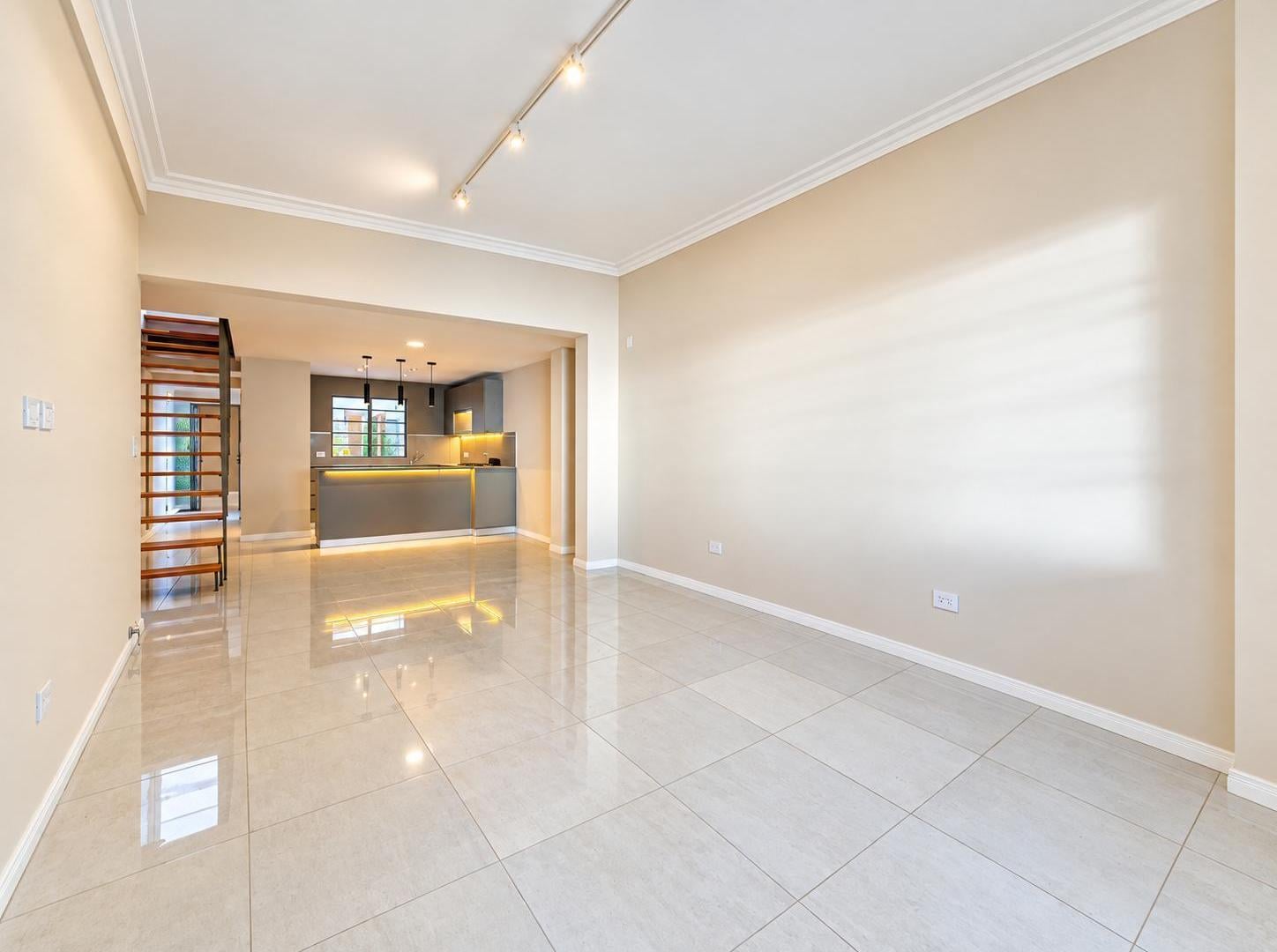 Foto de EN VENTA - CASA 3 DORMITORIOS CON PATIO Y TERRAZA - CENTRO, ROSARIO, imagen 1