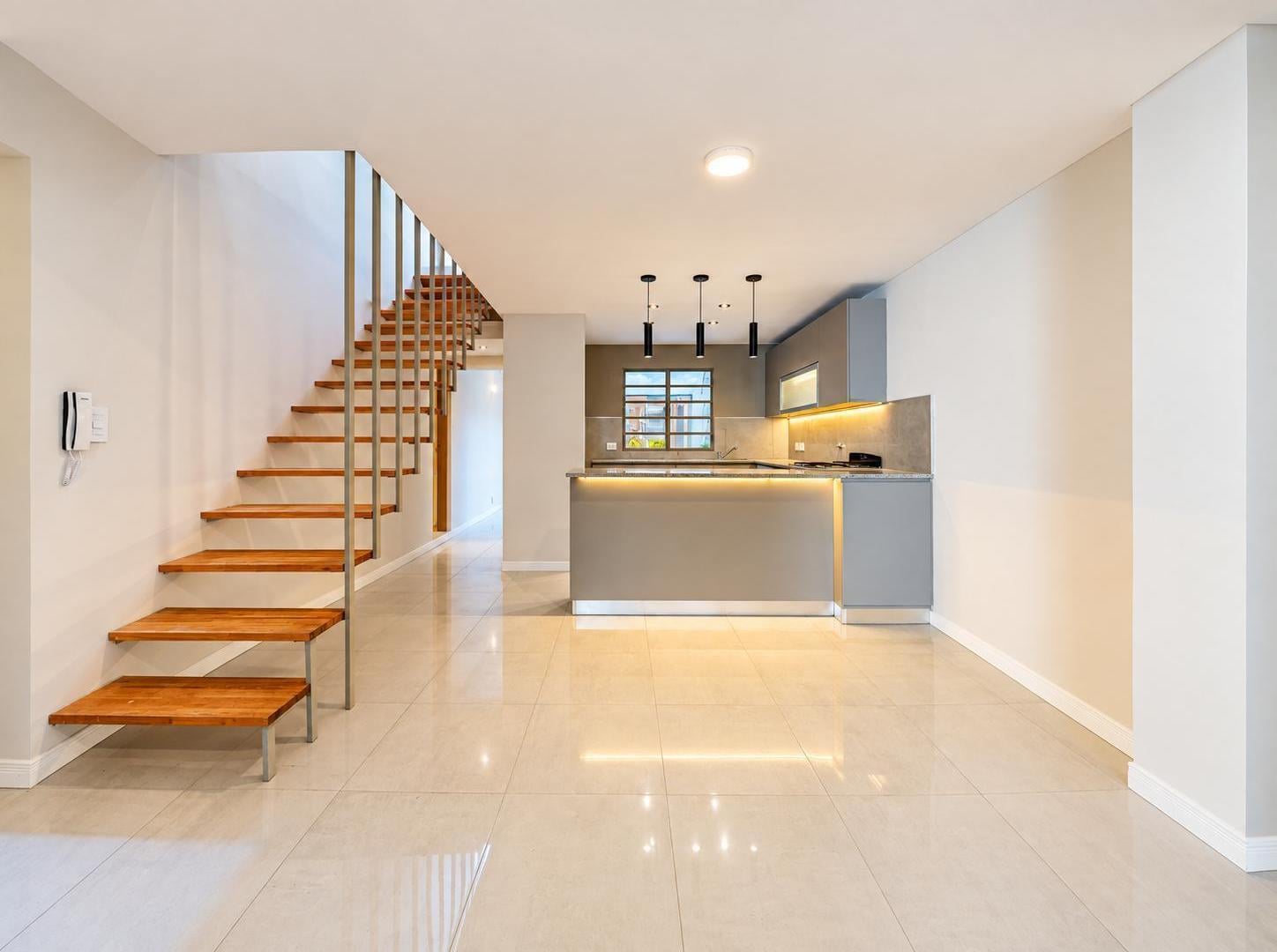 Foto de EN VENTA - CASA 3 DORMITORIOS CON PATIO Y TERRAZA - CENTRO, ROSARIO, imagen 4