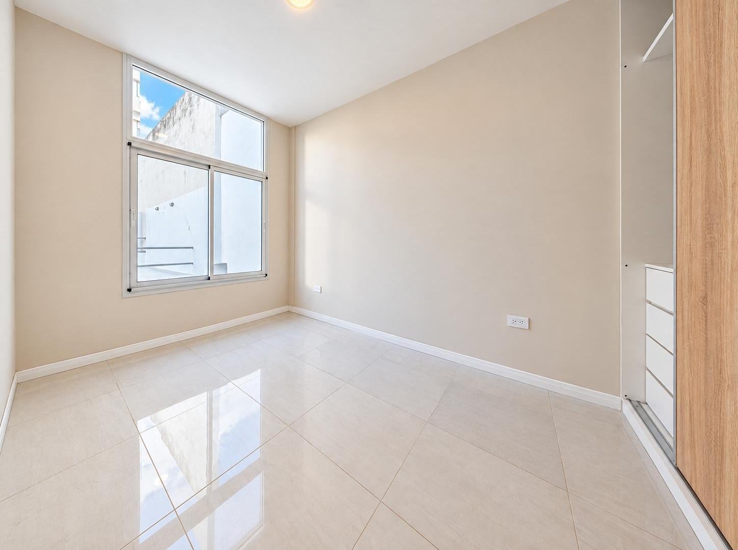 Foto de EN VENTA - CASA 3 DORMITORIOS CON PATIO Y TERRAZA - CENTRO, ROSARIO, imagen 2