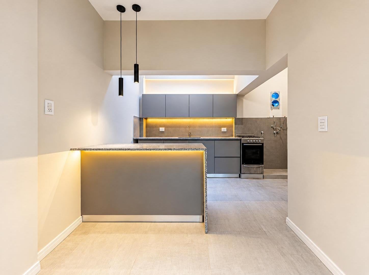 Foto de EN VENTA - CASA 3 DORMITORIOS CON PATIO Y TERRAZA - CENTRO, ROSARIO, imagen 3