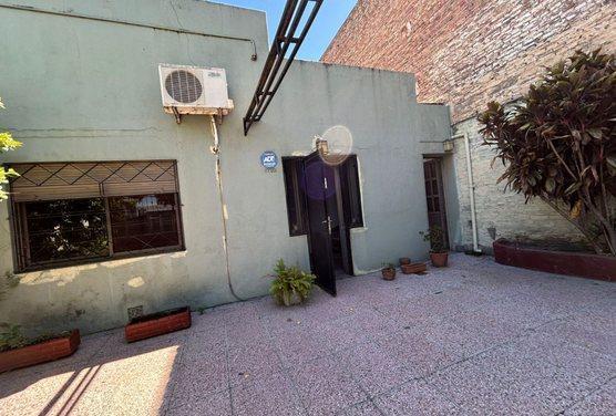 Foto de VENTA CASA AL FRENTE DOS DORMITORIOS CON DEPARTAMENTO INTERNO DE UN, imagen 4