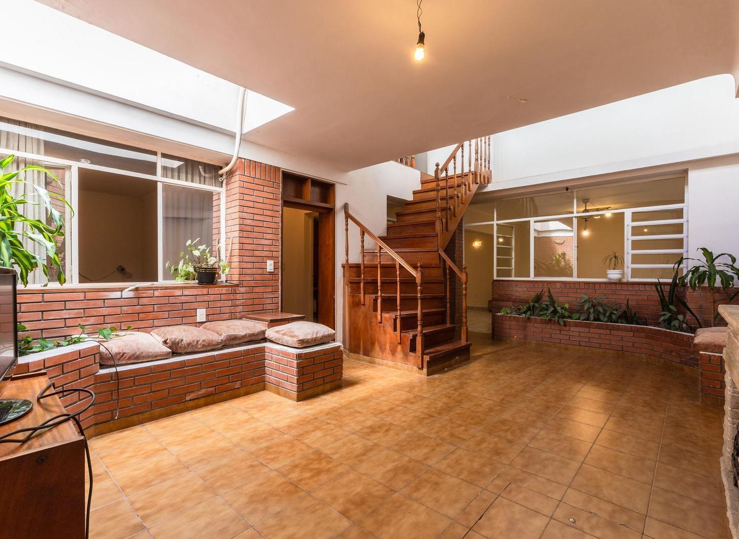 Foto de EN VENTA CASA DE PASILLO INTERNA TRES DORMITORIOS Y COMODÍN EN BARRIO, imagen 5