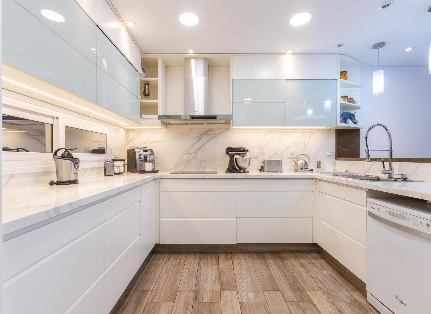 Foto de VENTA CASA AL FRENTE CON DOS DORMITORIOS Y COCHERA BARRIO CENTRO, imagen 4
