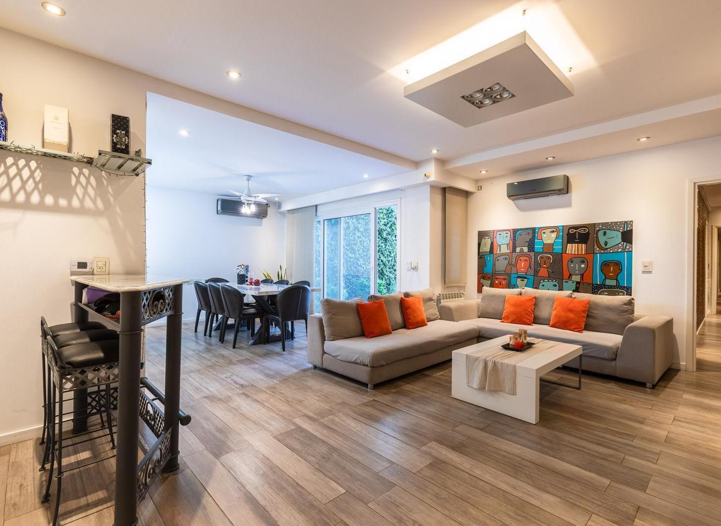 Foto de VENTA CASA AL FRENTE CON DOS DORMITORIOS Y COCHERA BARRIO CENTRO, imagen 1