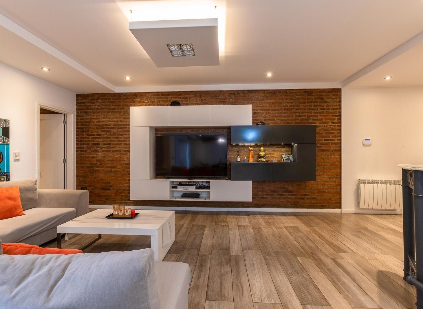 Foto de VENTA CASA AL FRENTE CON DOS DORMITORIOS Y COCHERA BARRIO CENTRO, imagen 2