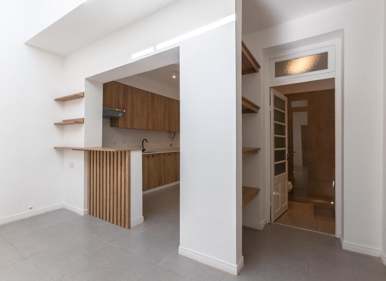 Foto de VENTA CASA PASILLO TRES DORMITORIOS RECICLADA BARRIO LOURDES, imagen 2