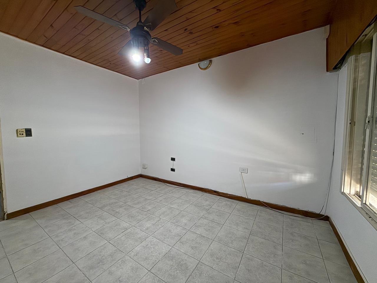 Foto de VENTA/PERMUTA - CASA 3 DORMITORIOS Y TERRAZA - BARRIO PARQUE CASADO, imagen 4