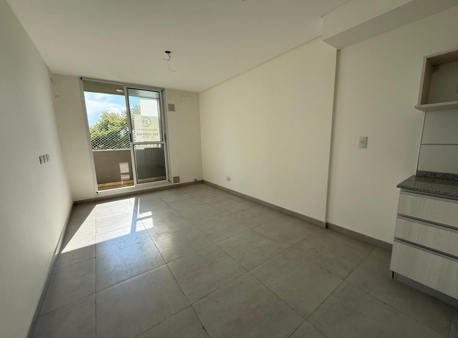 Foto de VENTA - DEPARTAMENTO UN DORMITORIO CON BALCON AL FRENTE - ECHESORTU, imagen 1