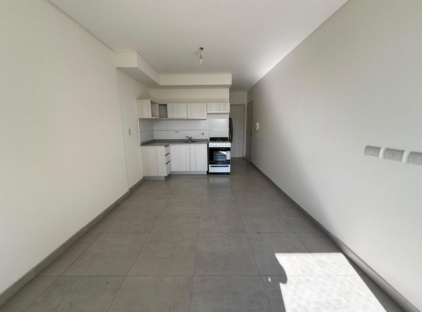 Foto de VENTA - DEPARTAMENTO UN DORMITORIO CON BALCON AL FRENTE - ECHESORTU, imagen 4