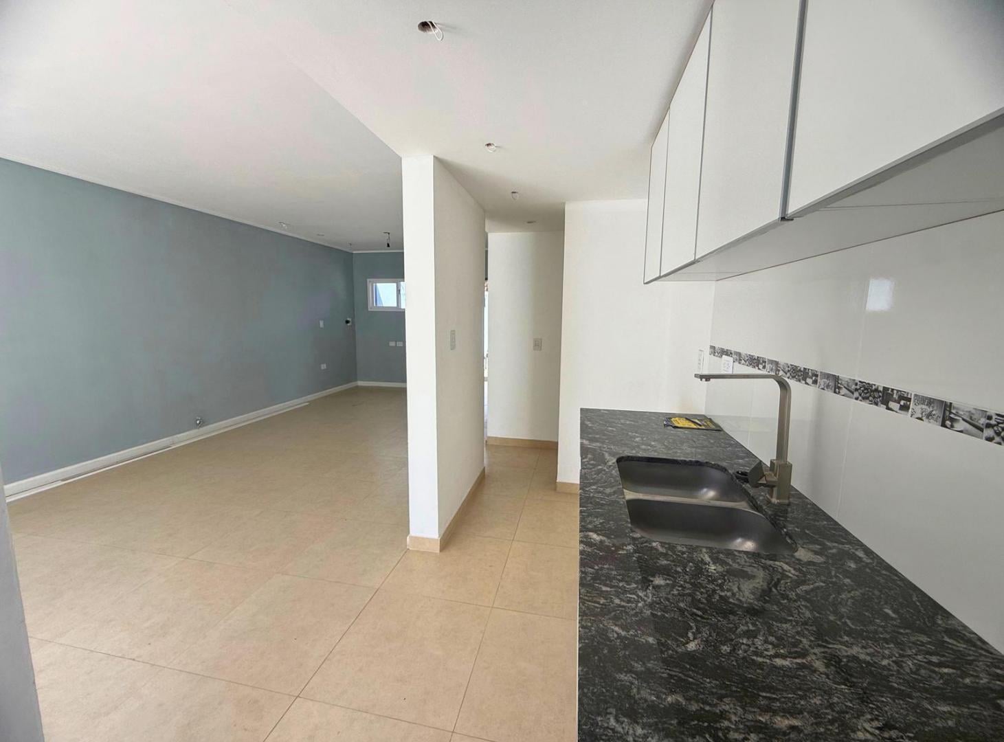 Foto de VENTA CASA 3 DORMITORIOS CON COCHERA Y PATIO VERDE APTA CREDITO, imagen 3