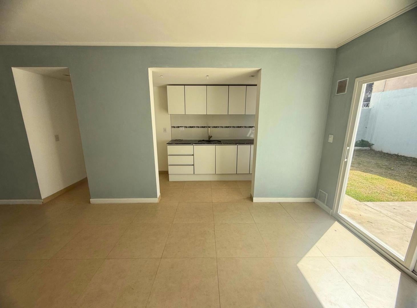 Foto de VENTA CASA 3 DORMITORIOS CON COCHERA Y PATIO VERDE APTA CREDITO, imagen 4